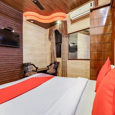 Hotel Roma Deluxe - New Delhi Railway Station Bagian luar foto