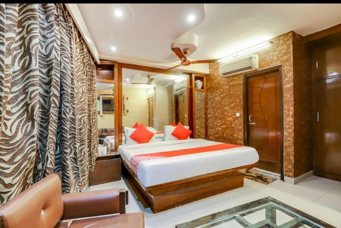 Hotel Roma Deluxe - New Delhi Railway Station Bagian luar foto