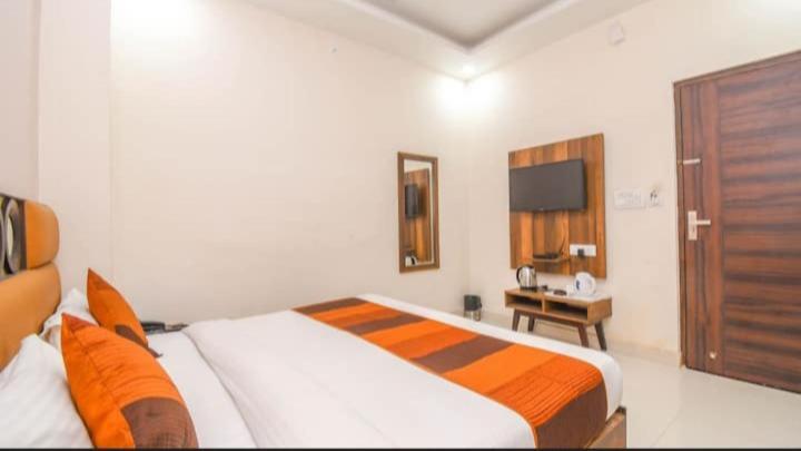 Hotel Roma Deluxe - New Delhi Railway Station Bagian luar foto