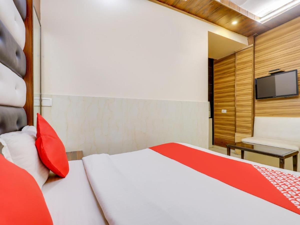 Hotel Roma Deluxe - New Delhi Railway Station Bagian luar foto